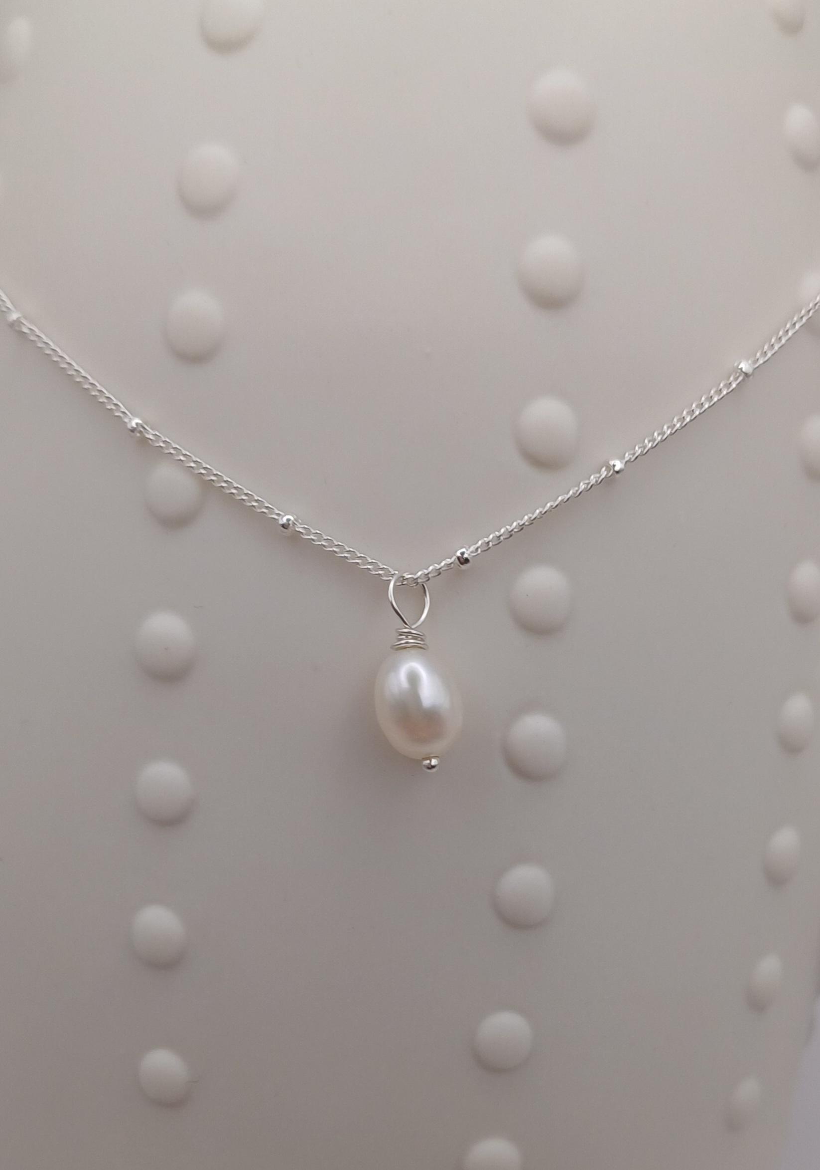 NECKLACES - Sterling Silver Dainty Pearl Necklace
