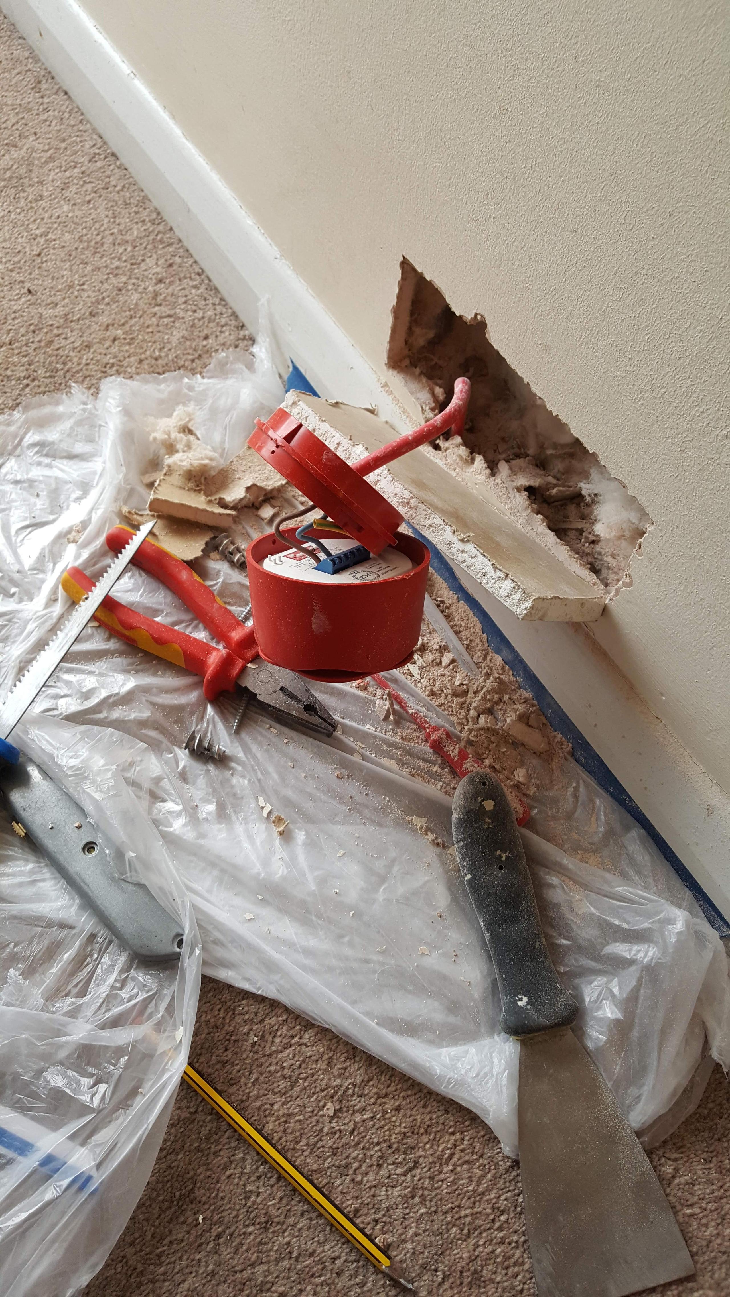 Replacing the damaged plasterboard
