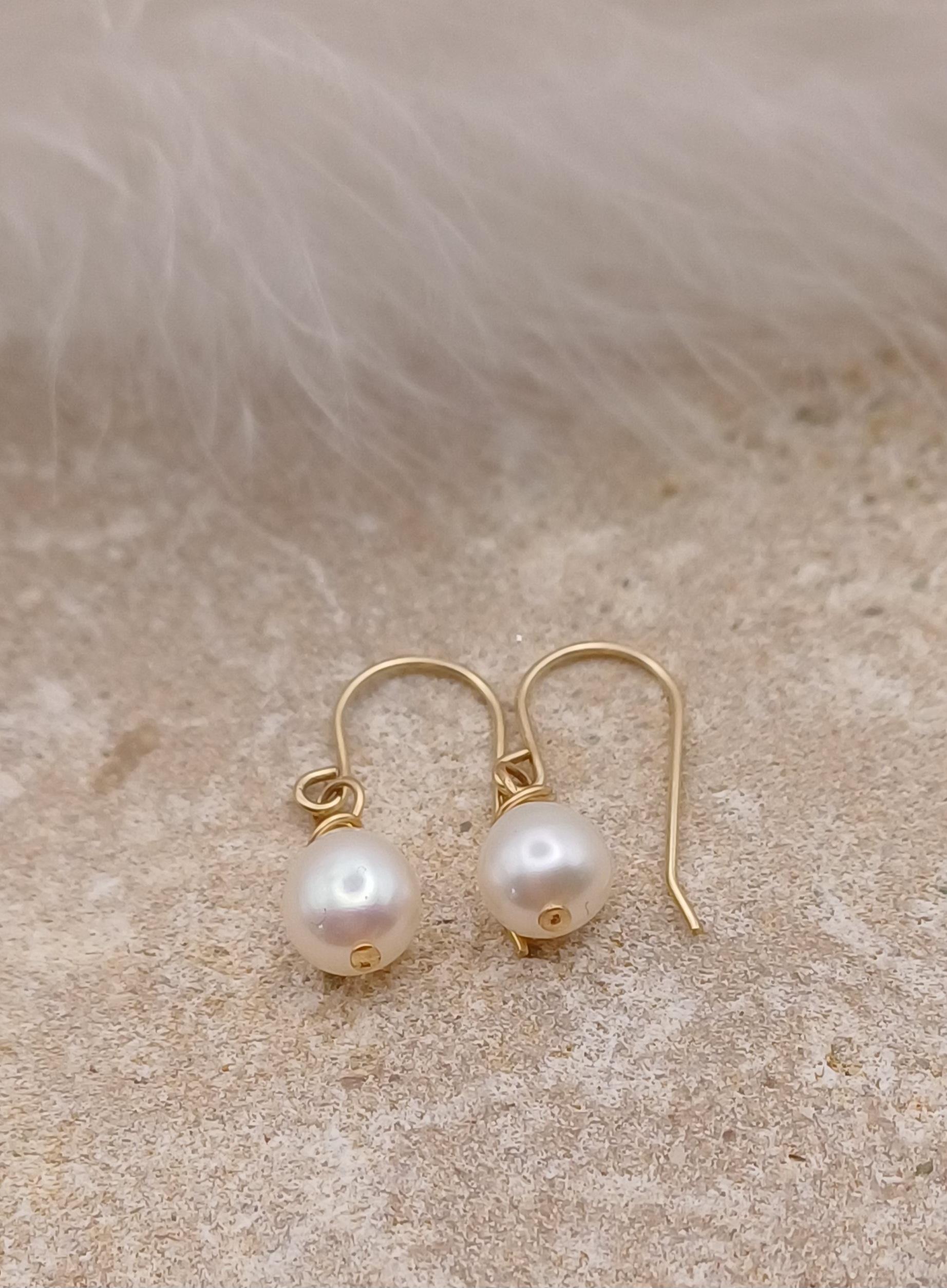 EARRINGS - 9ct Gold Drop Pearl Earrings