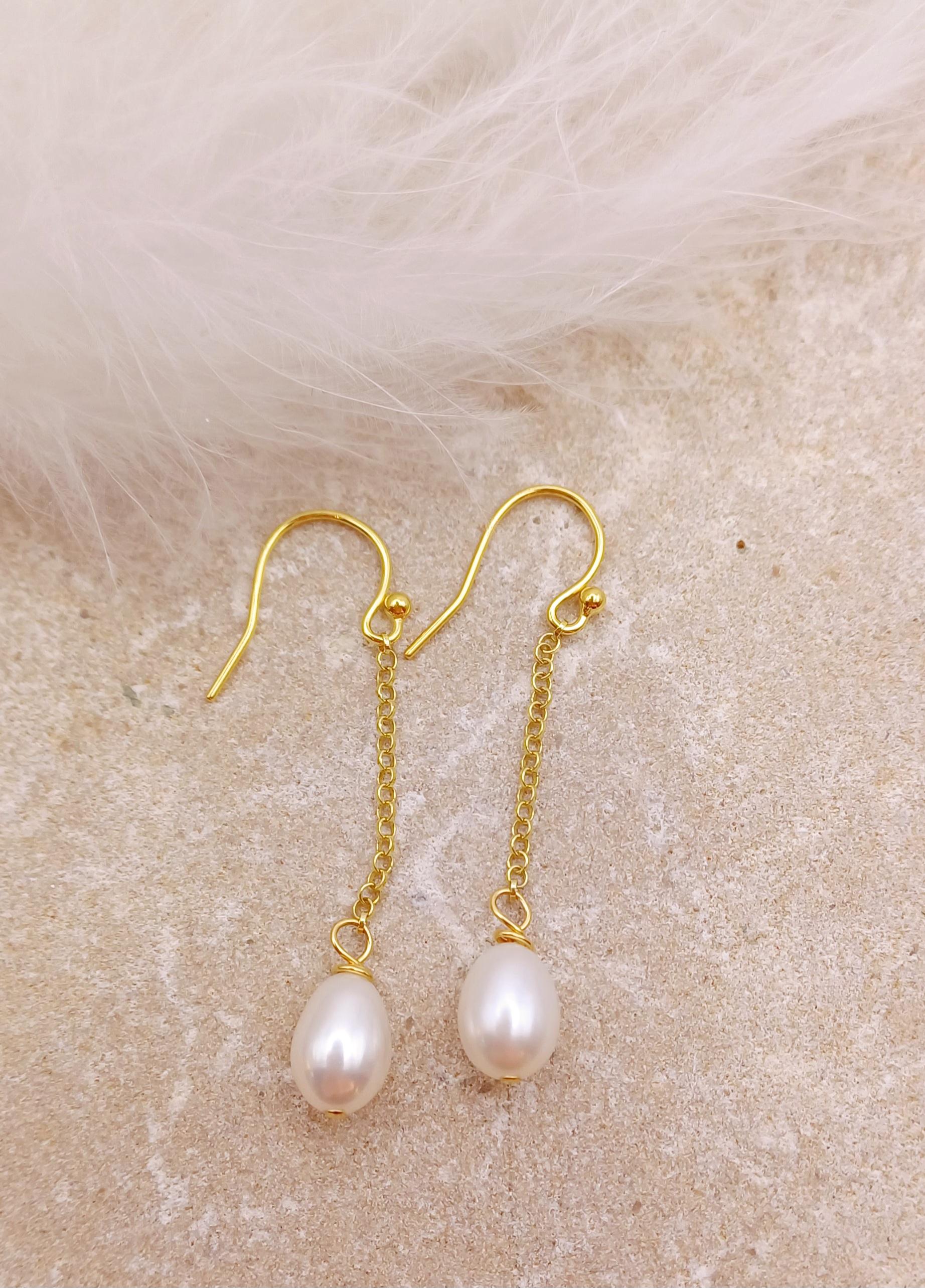 EARRINGS - Gold Chain Pearl Earrings
