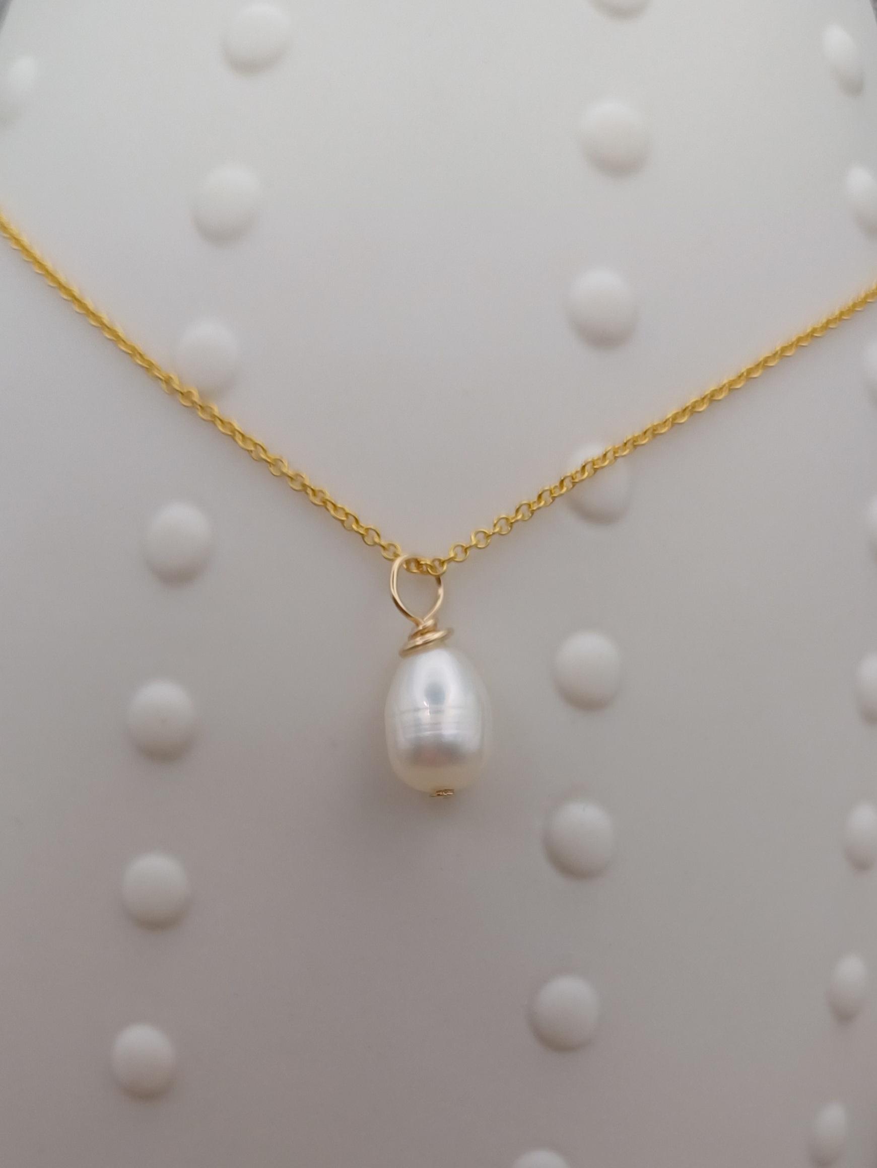 NECKLACES - 14k Gold Dainty Pearl Necklace