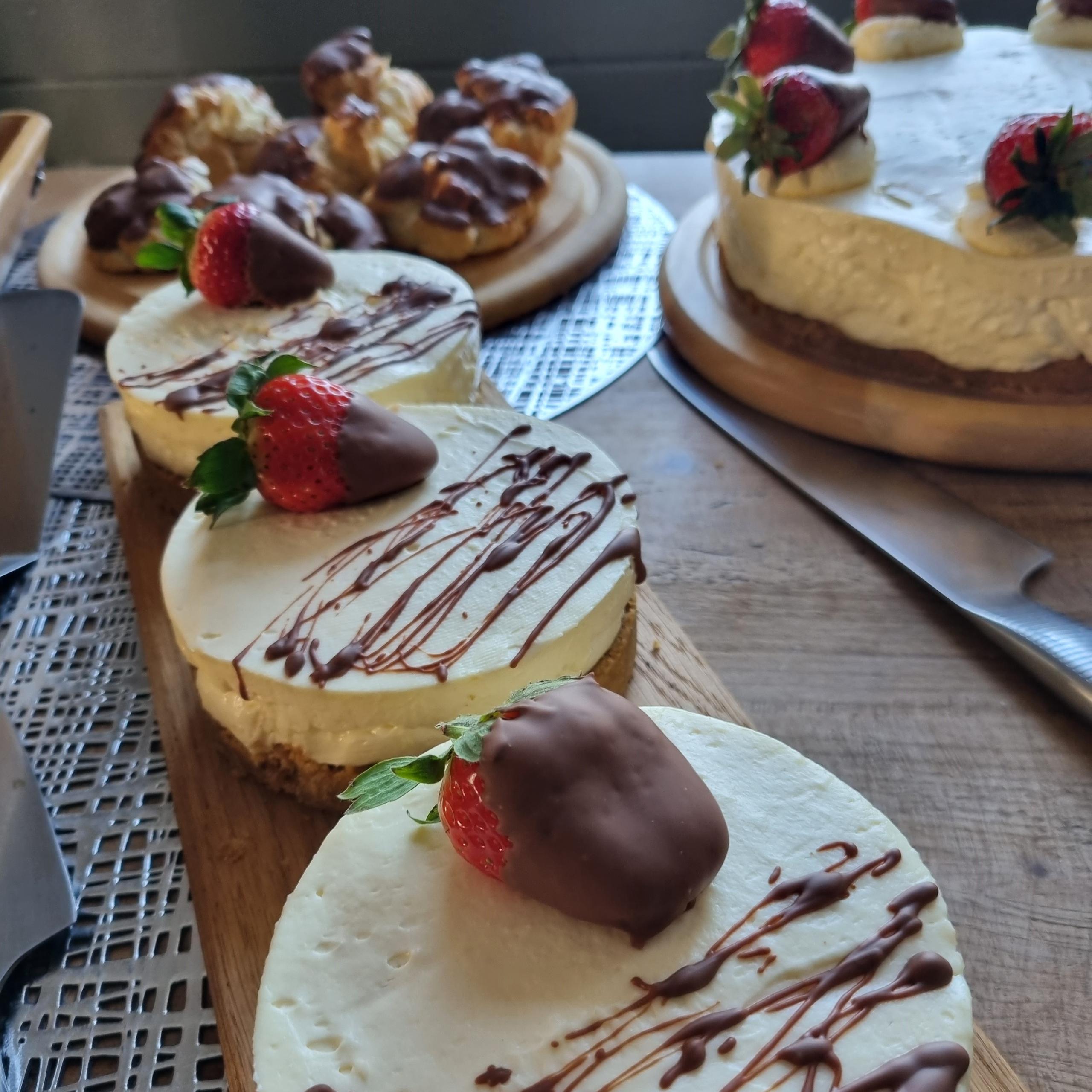 Cheesecakes served on Oak Platters