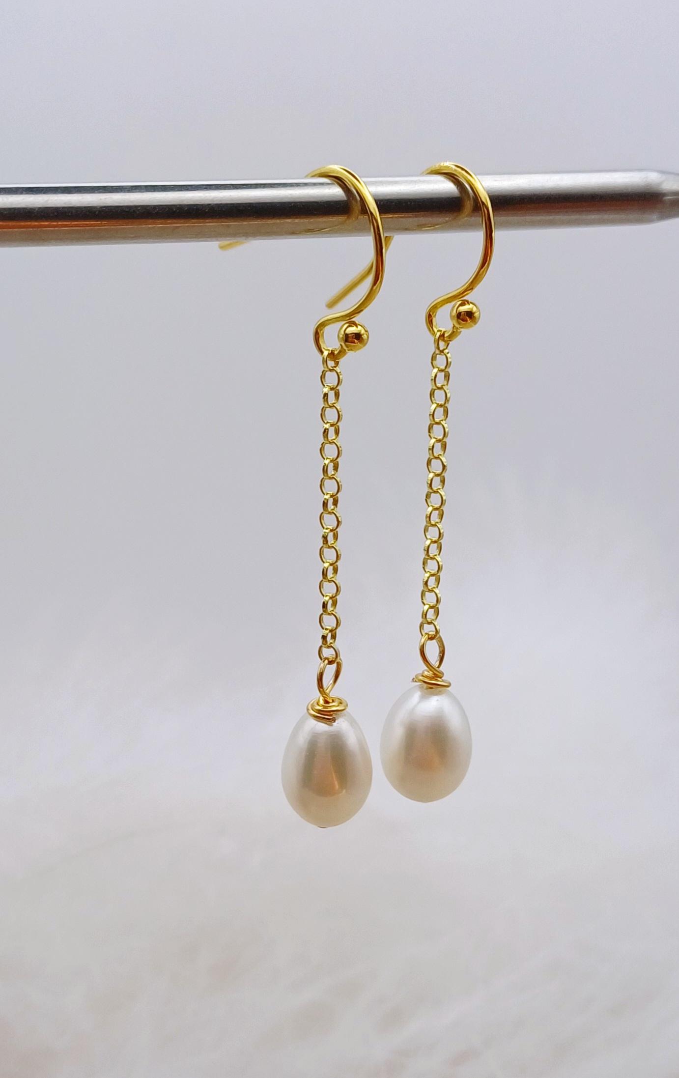 EARRINGS - Gold Chain Pearl Earrings
