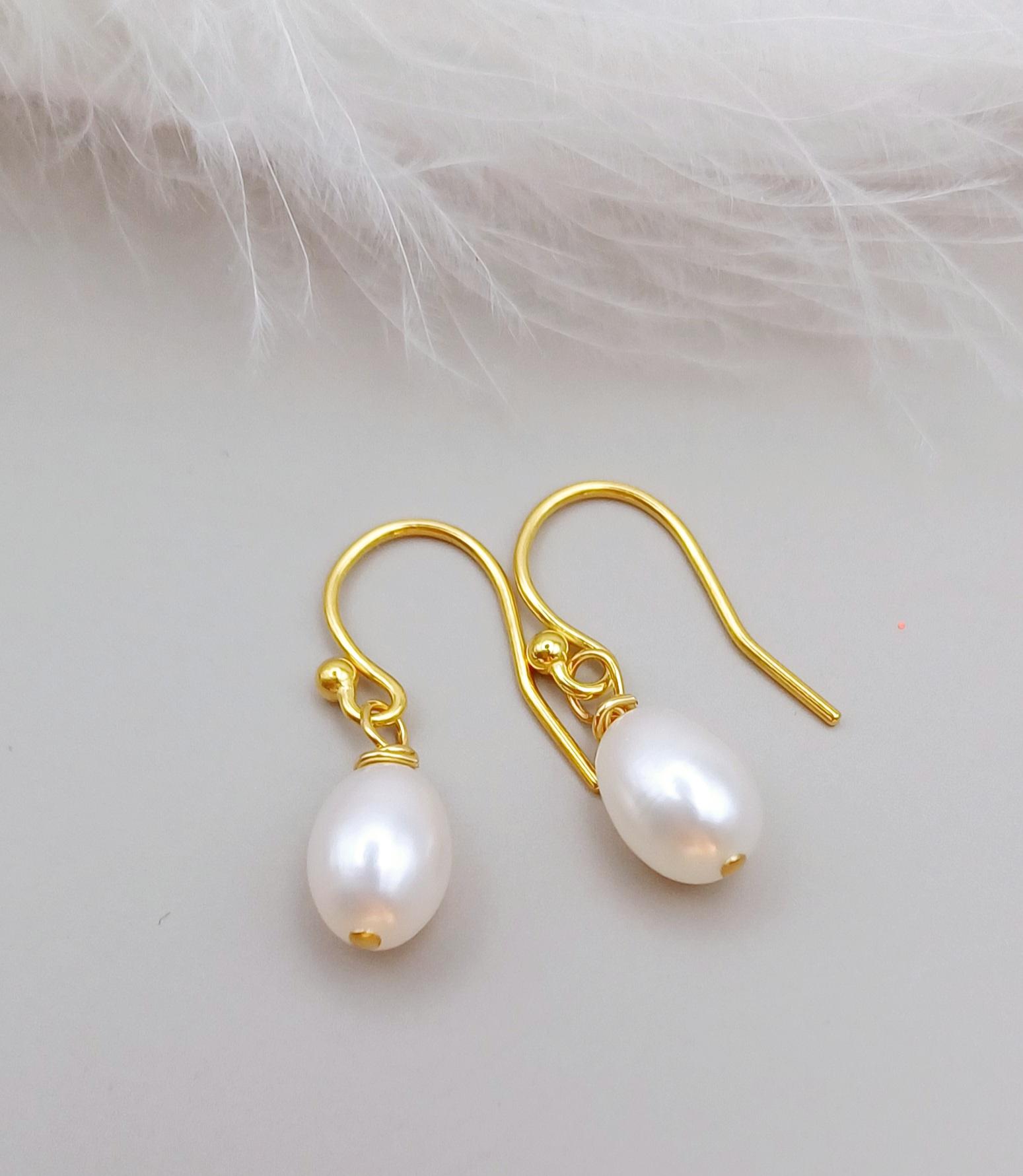 Gold vermeil hook ear wires with freshwater ivory pearls.