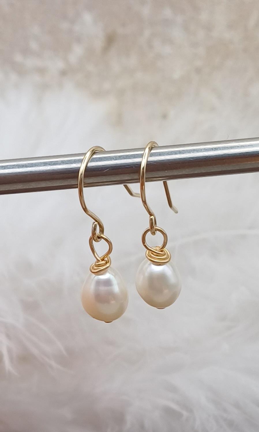 EARRINGS - 9ct Gold Drop Pearl Earrings
