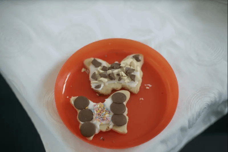 Decorating butterfly biscuits