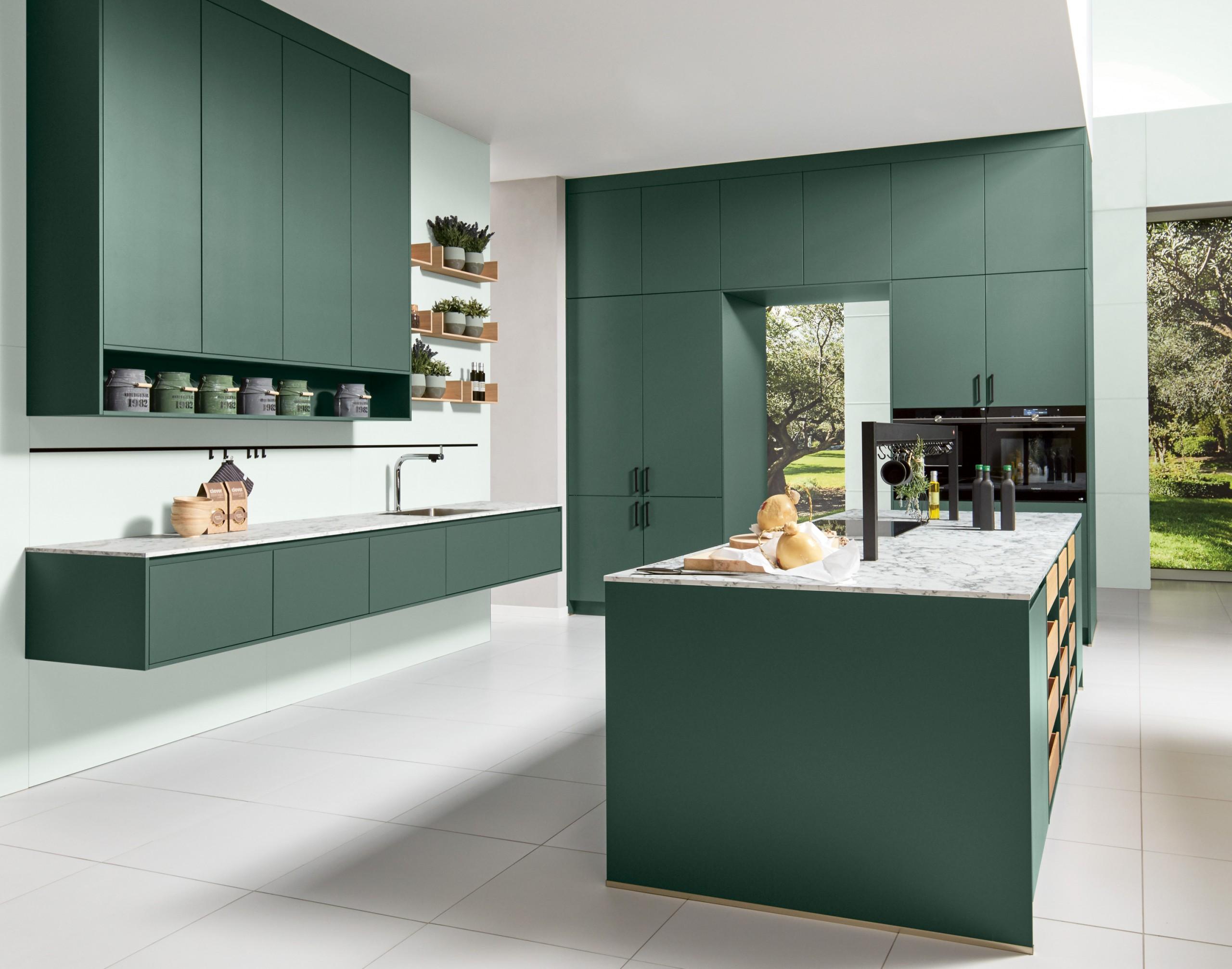 Modern kitchen with handles & push to open doors