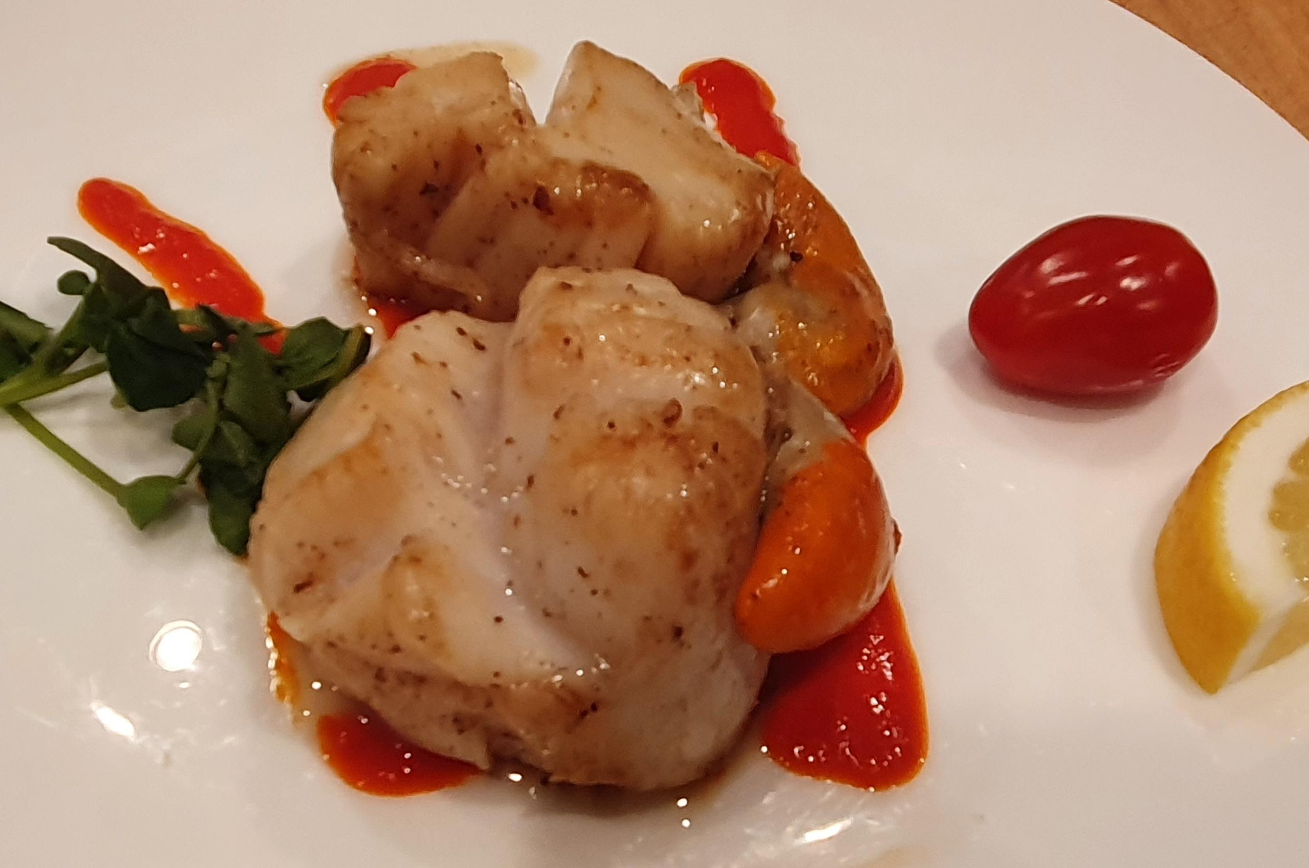 Seared Scallops on Chilli sauce