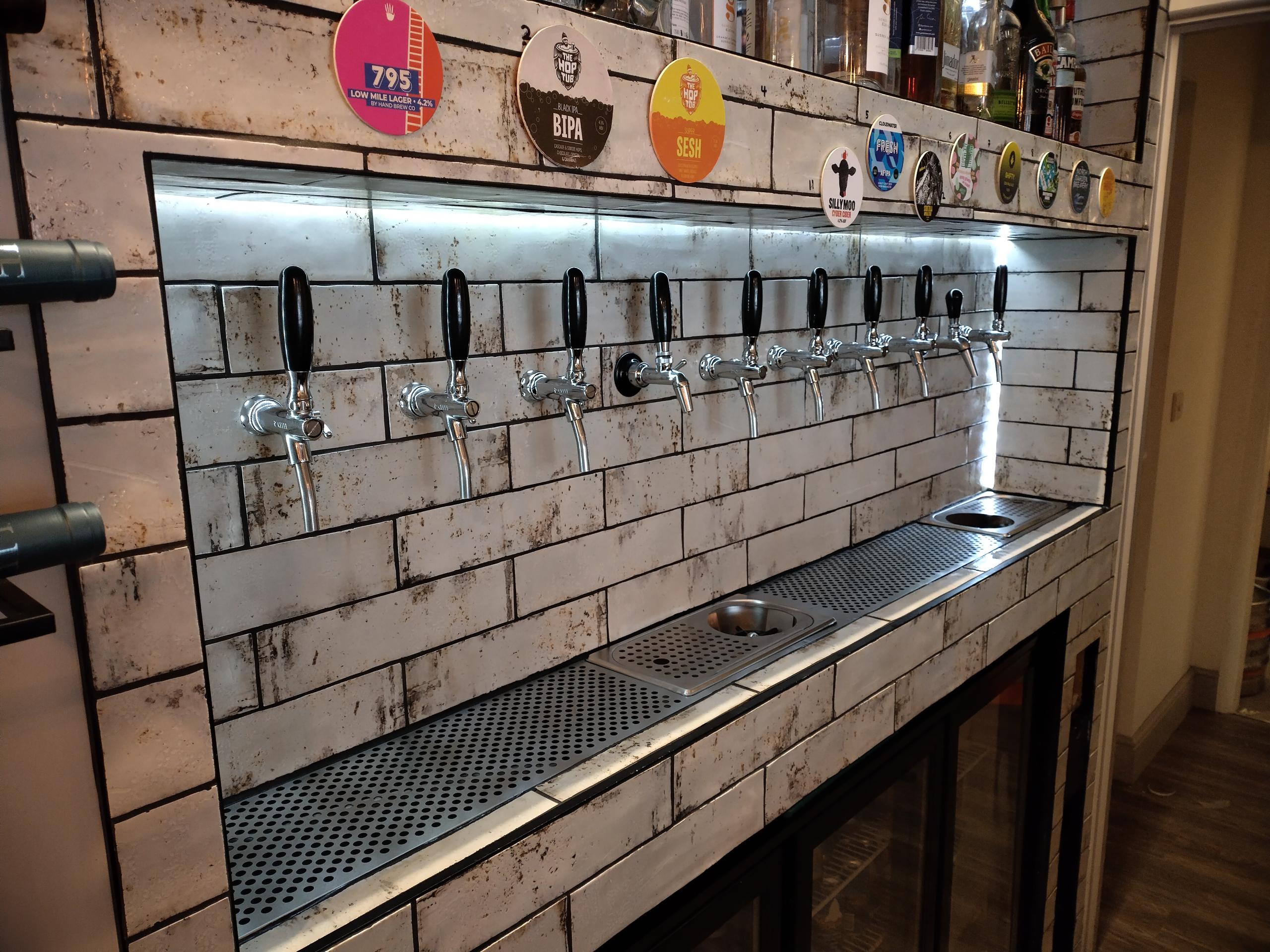 Self Draining Wall Hung Drip Tray with Glass Cleaner Tiles Brewery