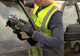 When should you repair or replace a cracked windscreen?