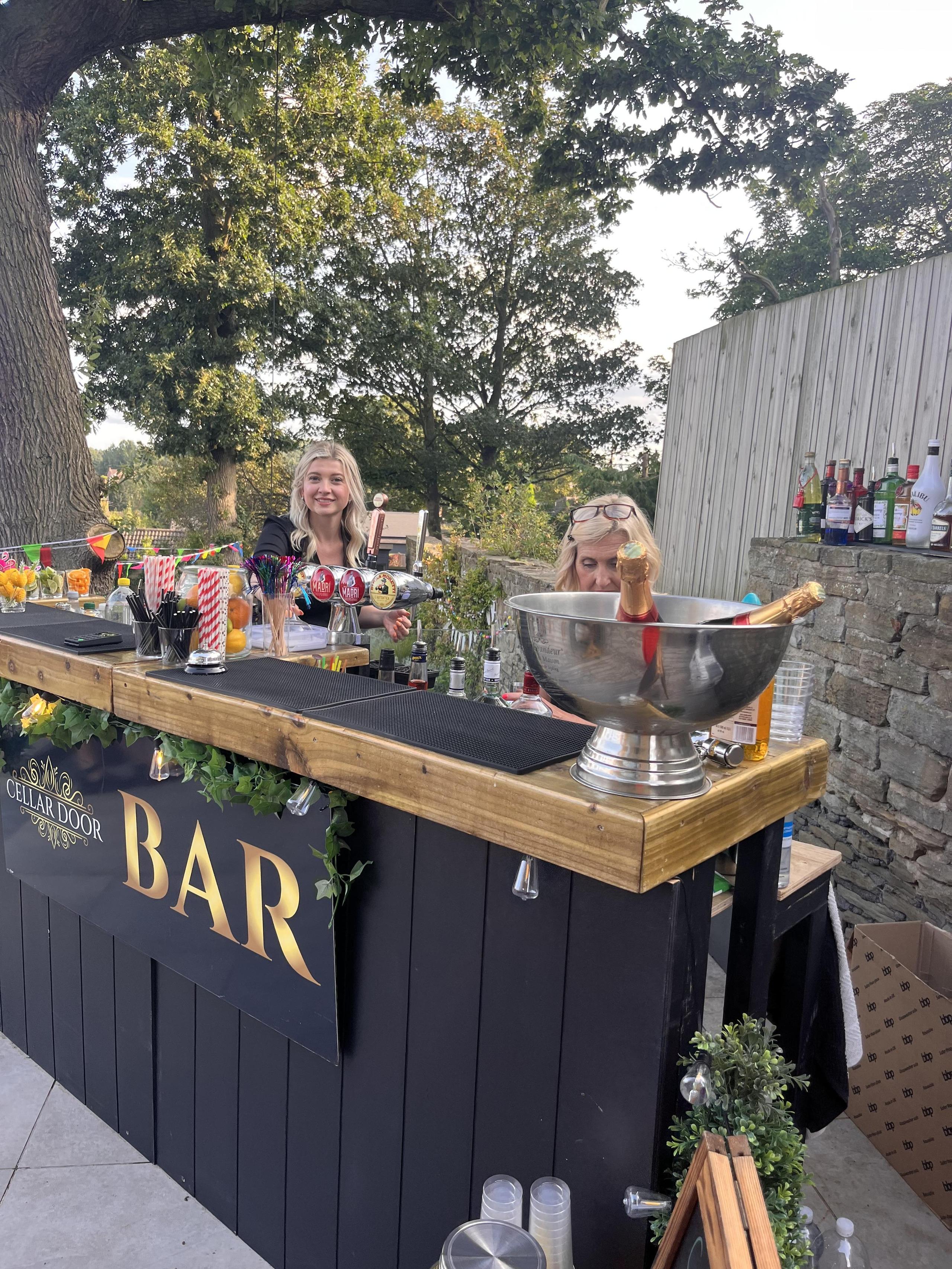 pop-up bar, gazebo bar, mobile bar, outside bar, party bar, mobile cocktail bar