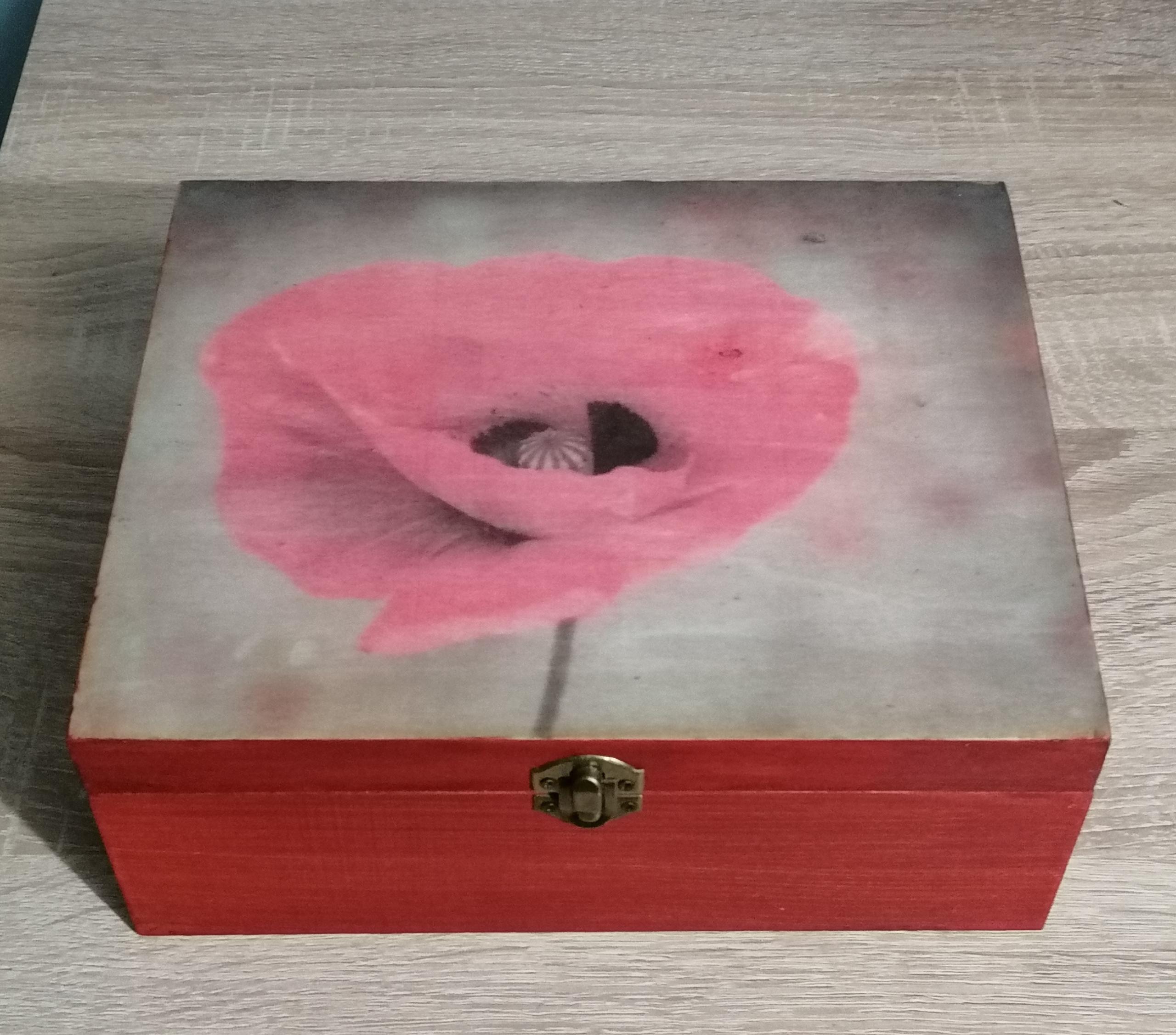 Red poppy wooden box