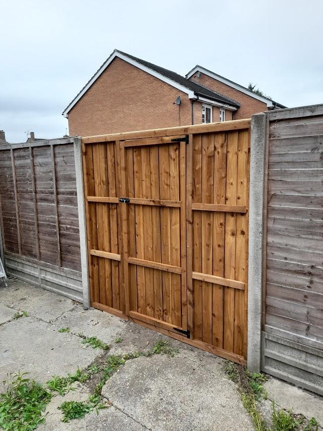 6x5 closeboard fence  with a door built in