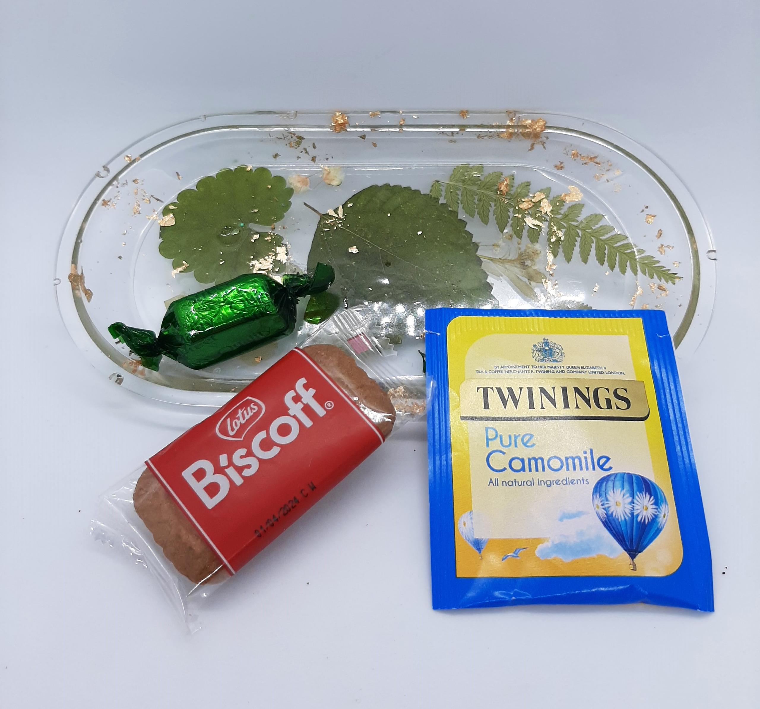 Gift Box - Oval or round tray with tea