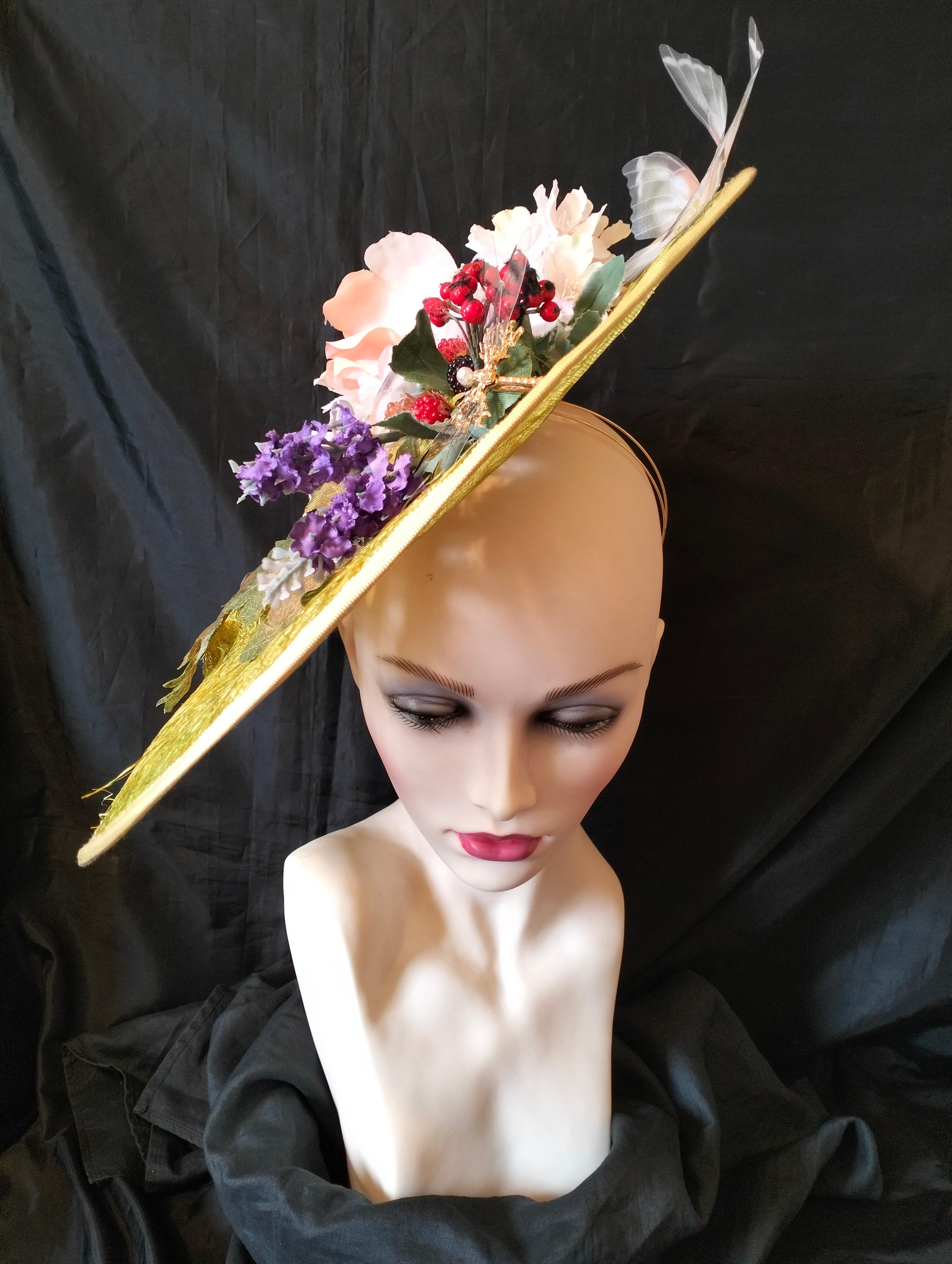 The perfect formal hat for those special occasions hat. A grass green disc with garden flowers