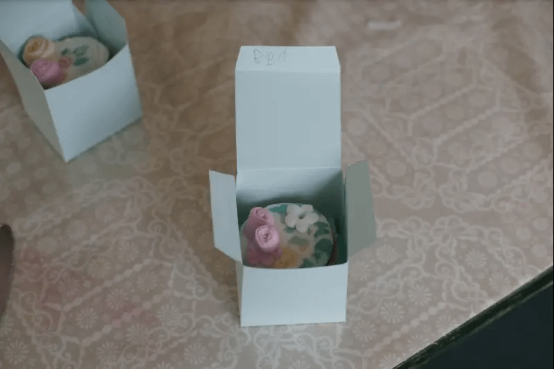 Cupcake decorating