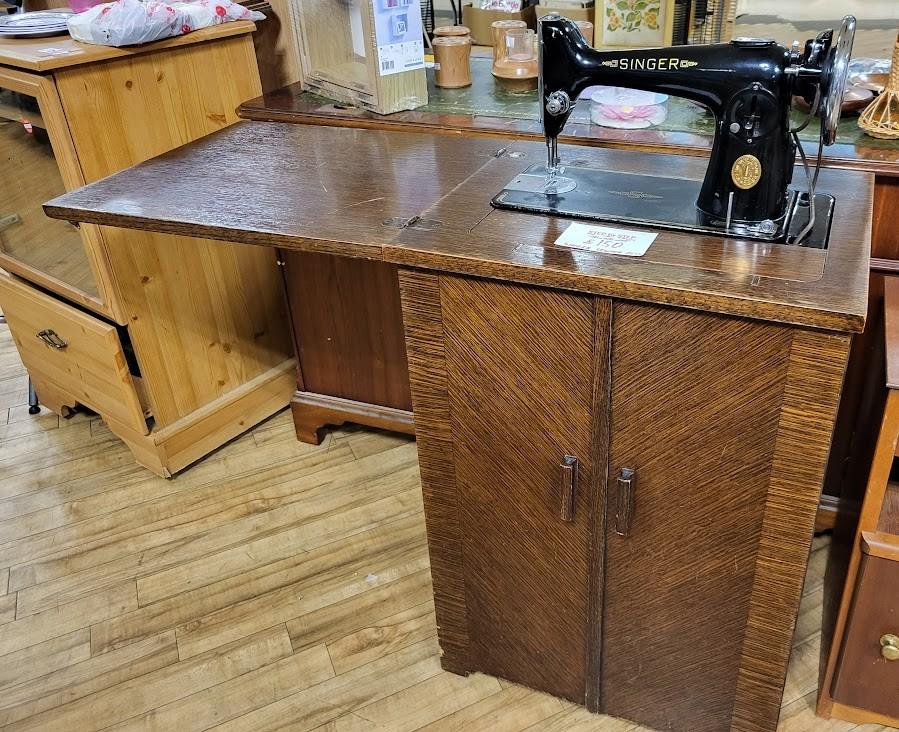 SINGER FOOT TREADLE OPERATED SEWING MACHINE In OAK CASED CABINET