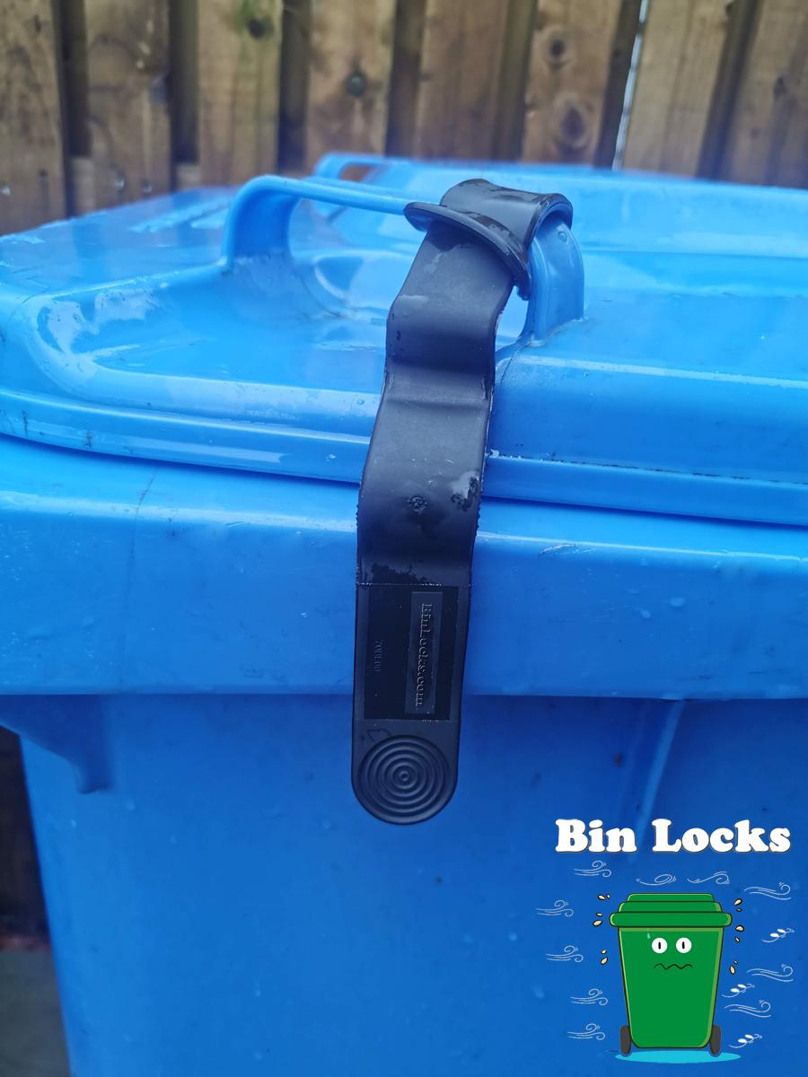 O3. Rubber loop clip - open handle bins 240L