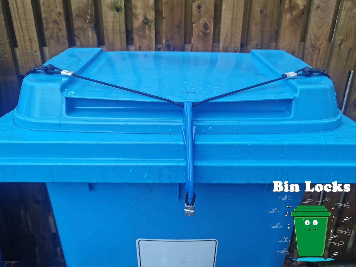 C4. Blue Lobster clip - close handle bins 240L