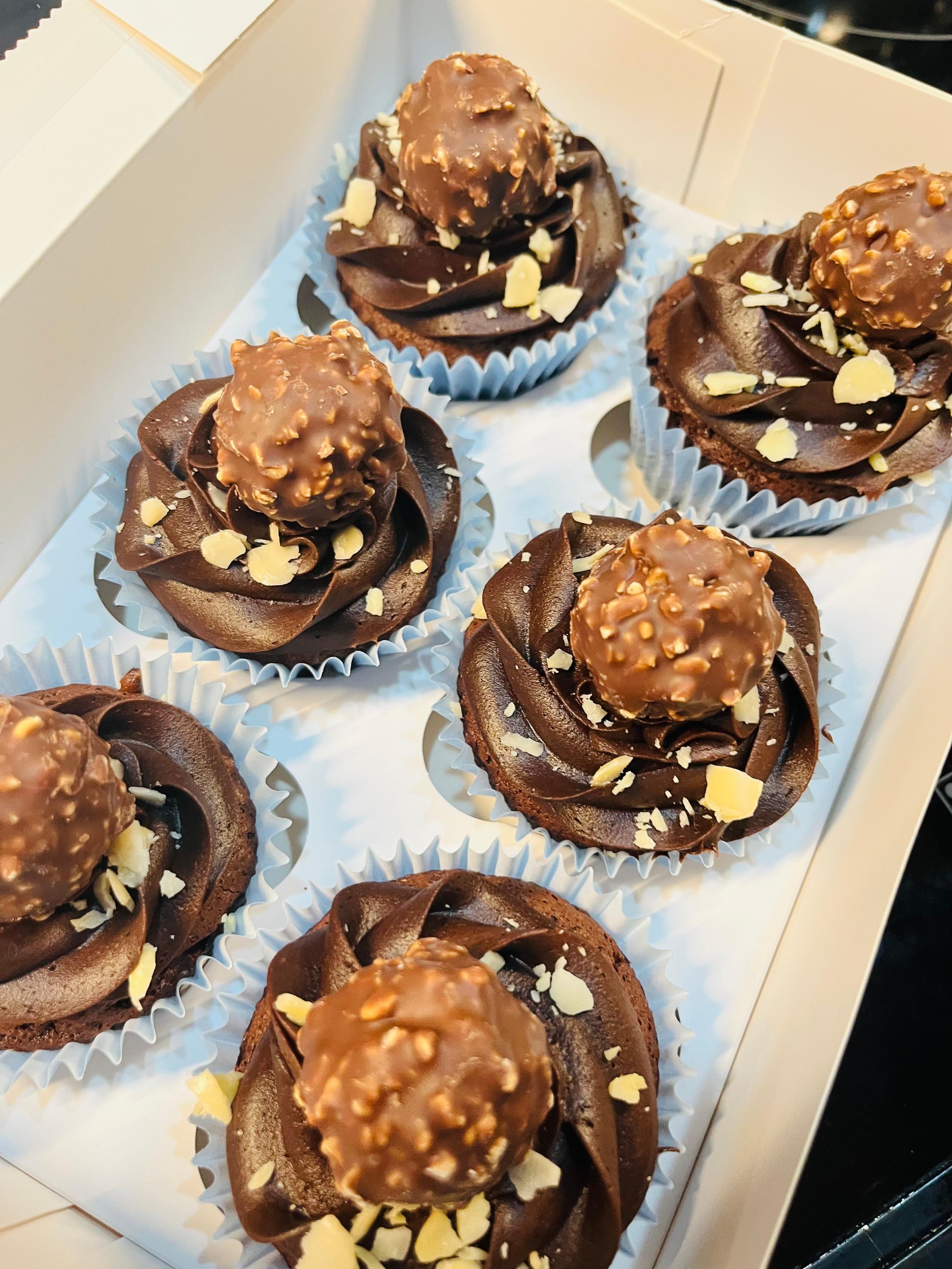 6x Ferrero Rocher Cupcakes