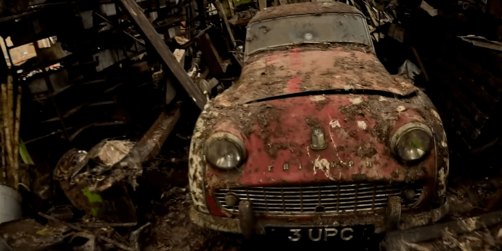 Man Explores House Abandoned for Decades, Finds Hidden Classic Cars