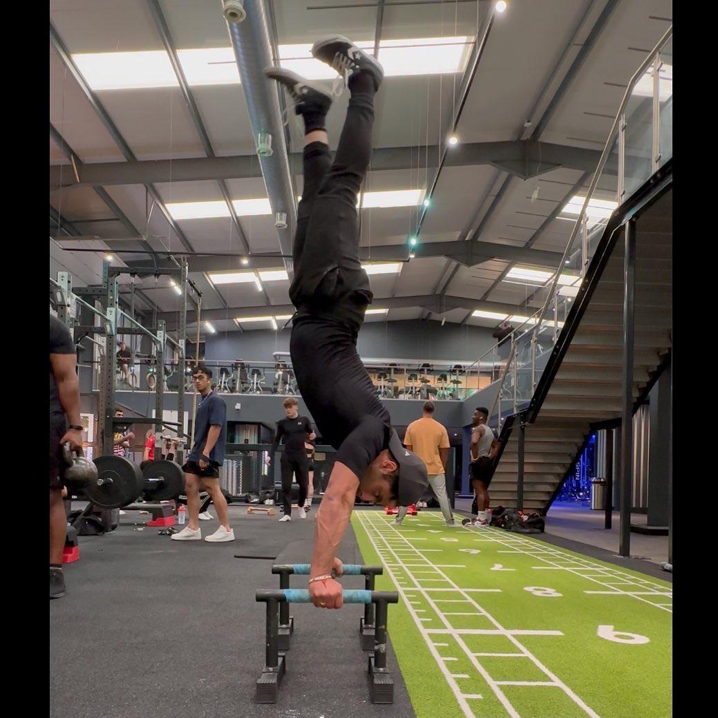 Handstand Holds progressing HOLD TIMES (7 seconds)