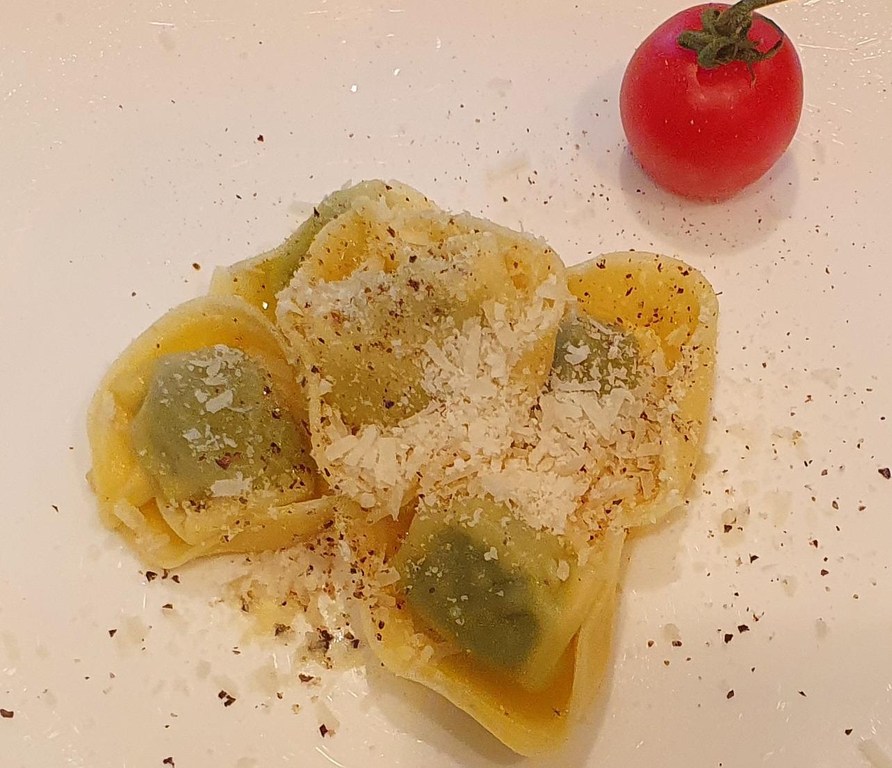 Parmesan & pepper dusted Spinach & Ricotta Tortellini