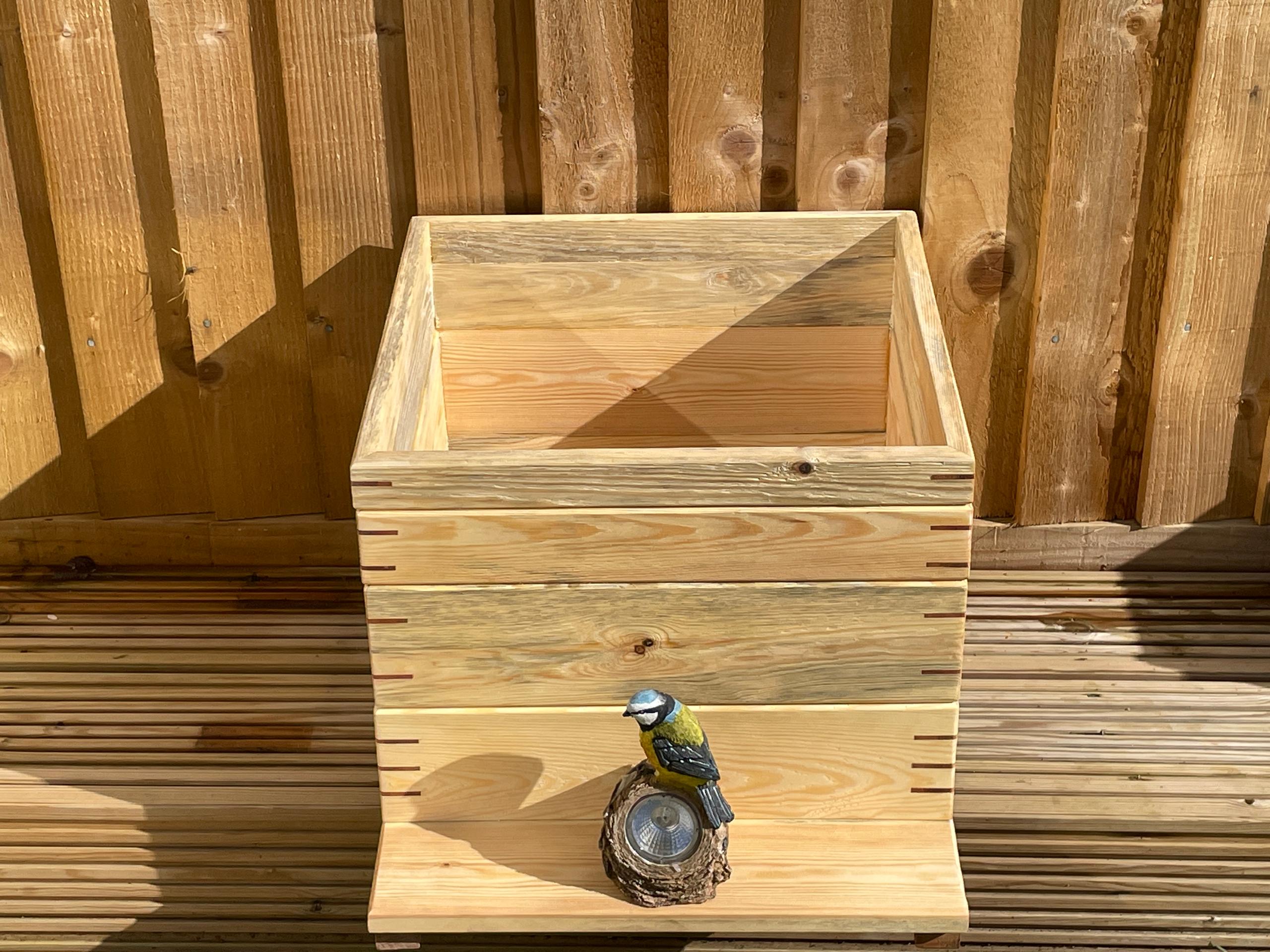 Wooden Planter - With / Without Bird Solar Light