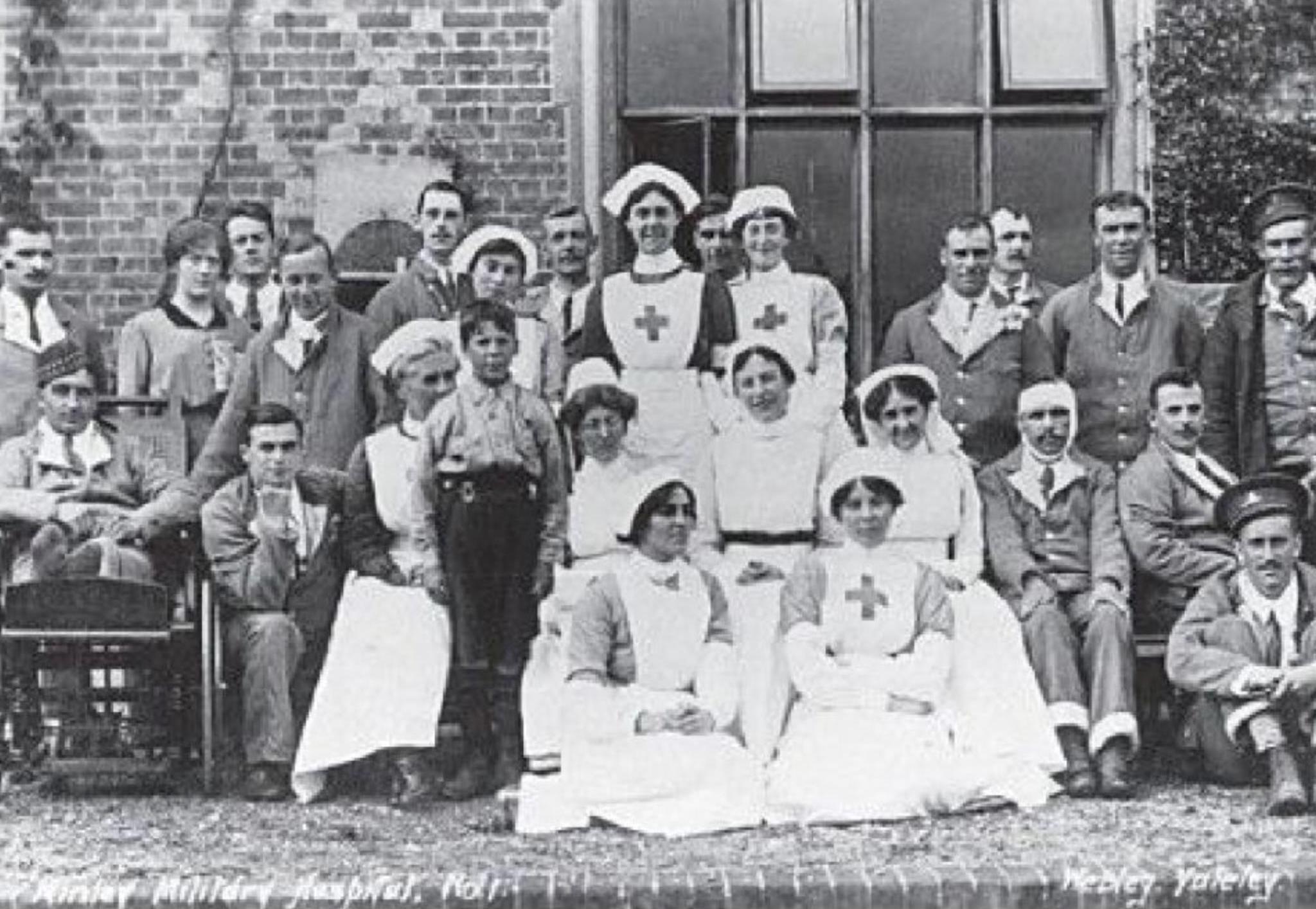 Nurses Patients Minley Manor Military Hospital WW1jpg